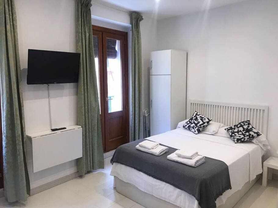 Un Genial Estudio En El Barrio Las Cortes Madrid Exteriér fotografie