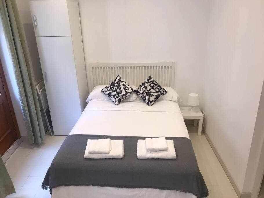 Un Genial Estudio En El Barrio Las Cortes Madrid Exteriér fotografie