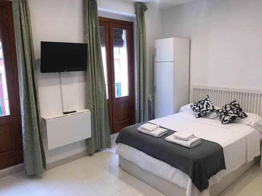 Un Genial Estudio En El Barrio Las Cortes Madrid Exteriér fotografie