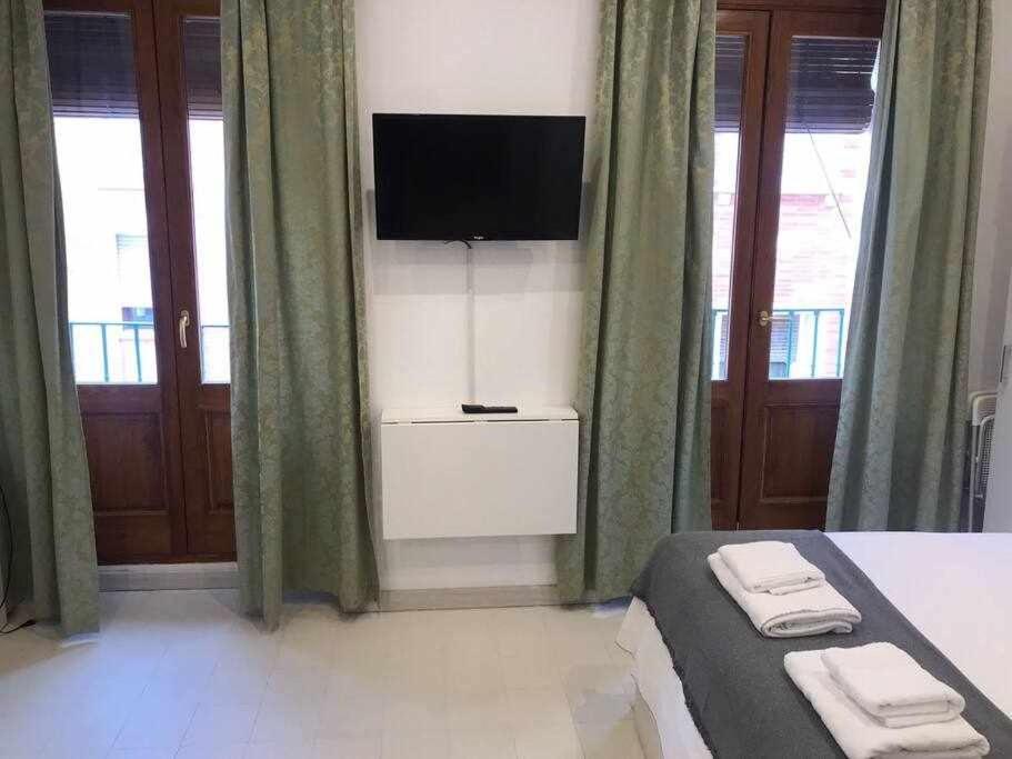 Un Genial Estudio En El Barrio Las Cortes Madrid Exteriér fotografie